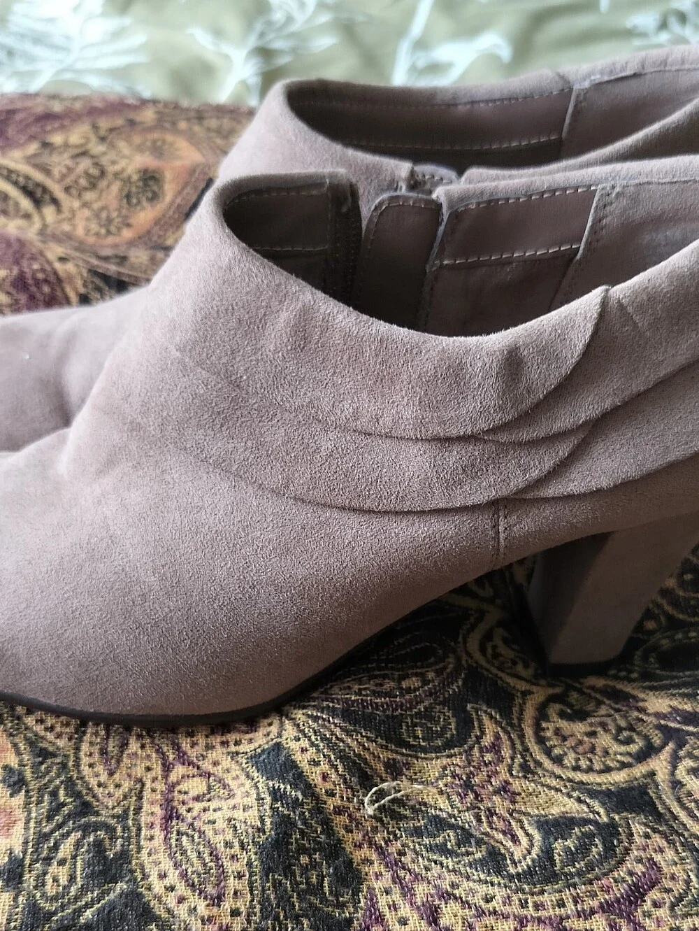 Aerosoles Women's 7 Heelrest Taupe Faux Suede Ankle Boots Booties